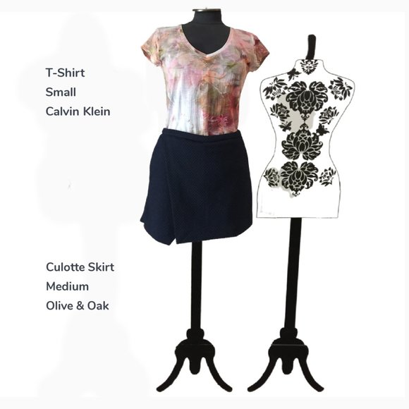 Calvin Klein V-Neck Floral Print T-Shirt, Size Small - Picture 2 of 5